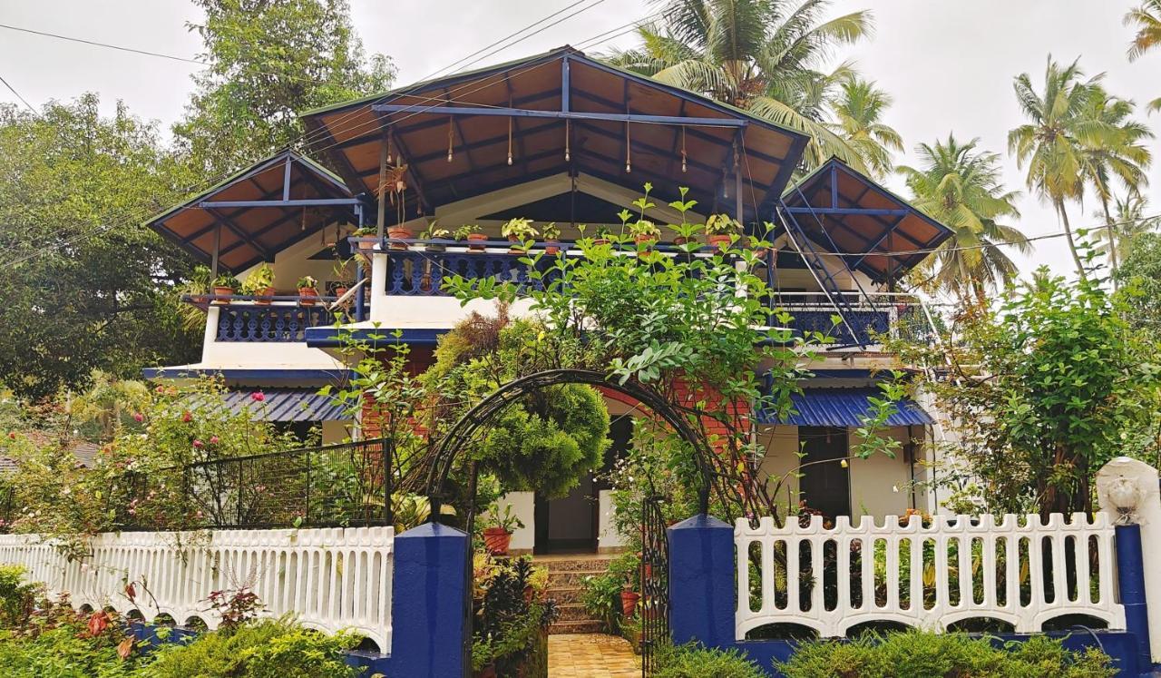 Curlies Blue House Villa Анджуна Екстериор снимка