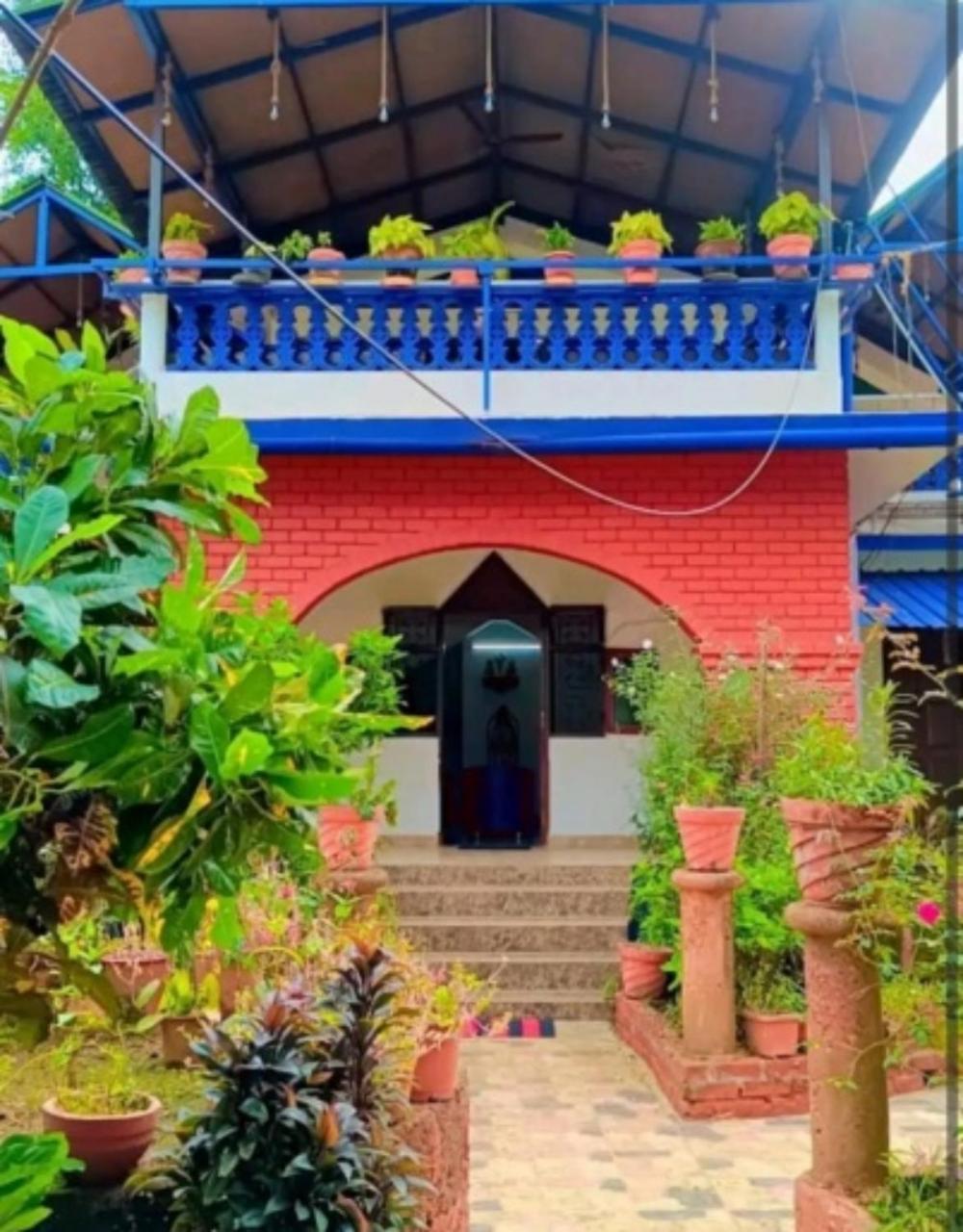 Curlies Blue House Villa Анджуна Екстериор снимка