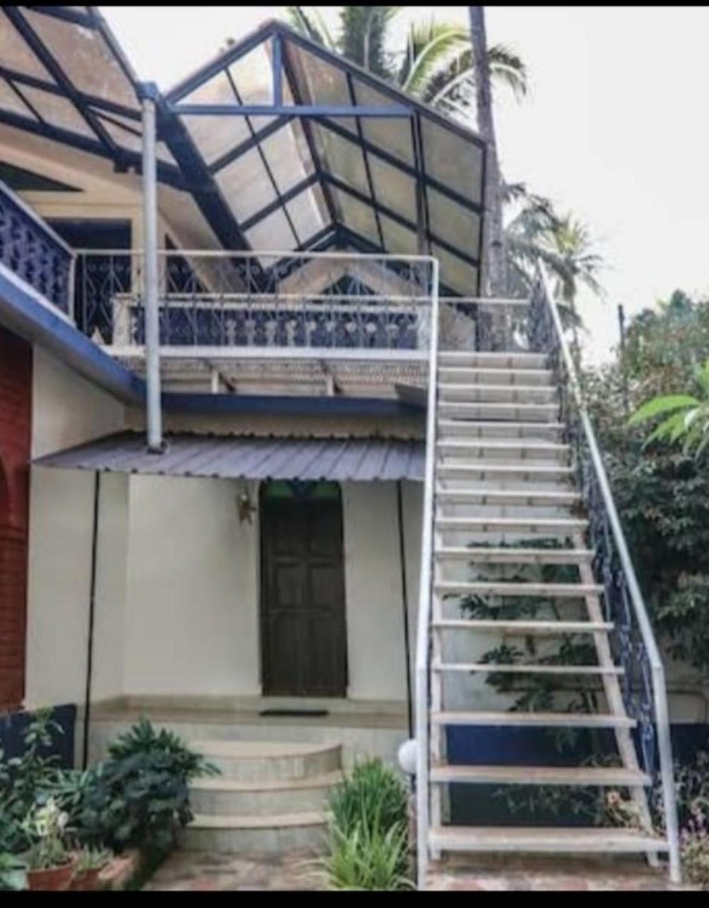 Curlies Blue House Villa Анджуна Екстериор снимка