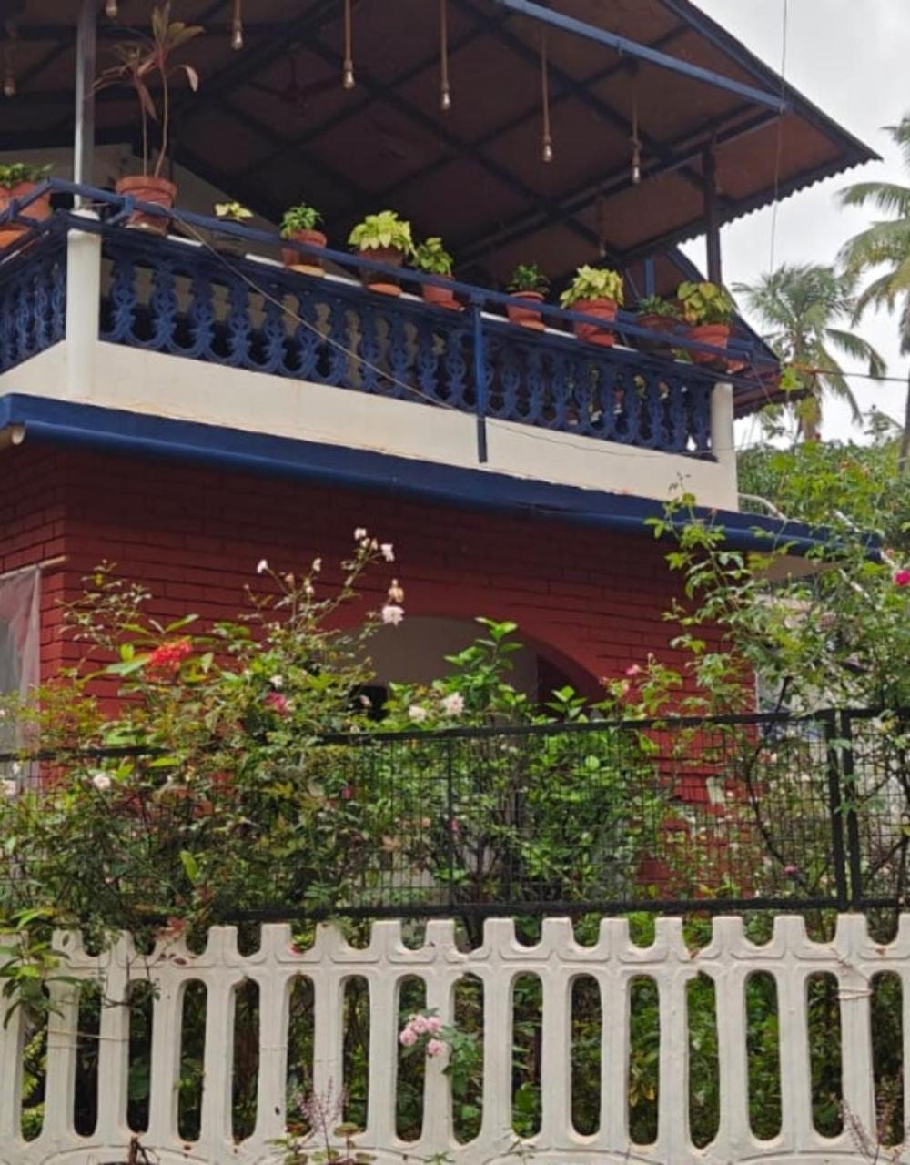 Curlies Blue House Villa Анджуна Екстериор снимка